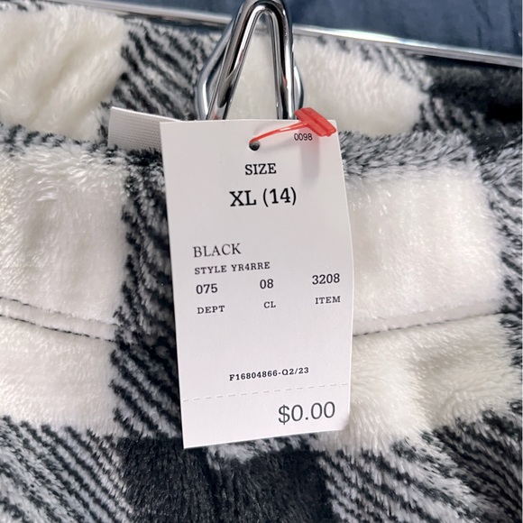 Cat & Jack Youth Black and Cream Cozy Plaid Pajama Set Size XL (14) - Picture 7 of 7